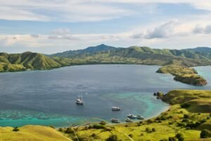 Read more about the article Top Islands in Indonesia for Adventure Travelers