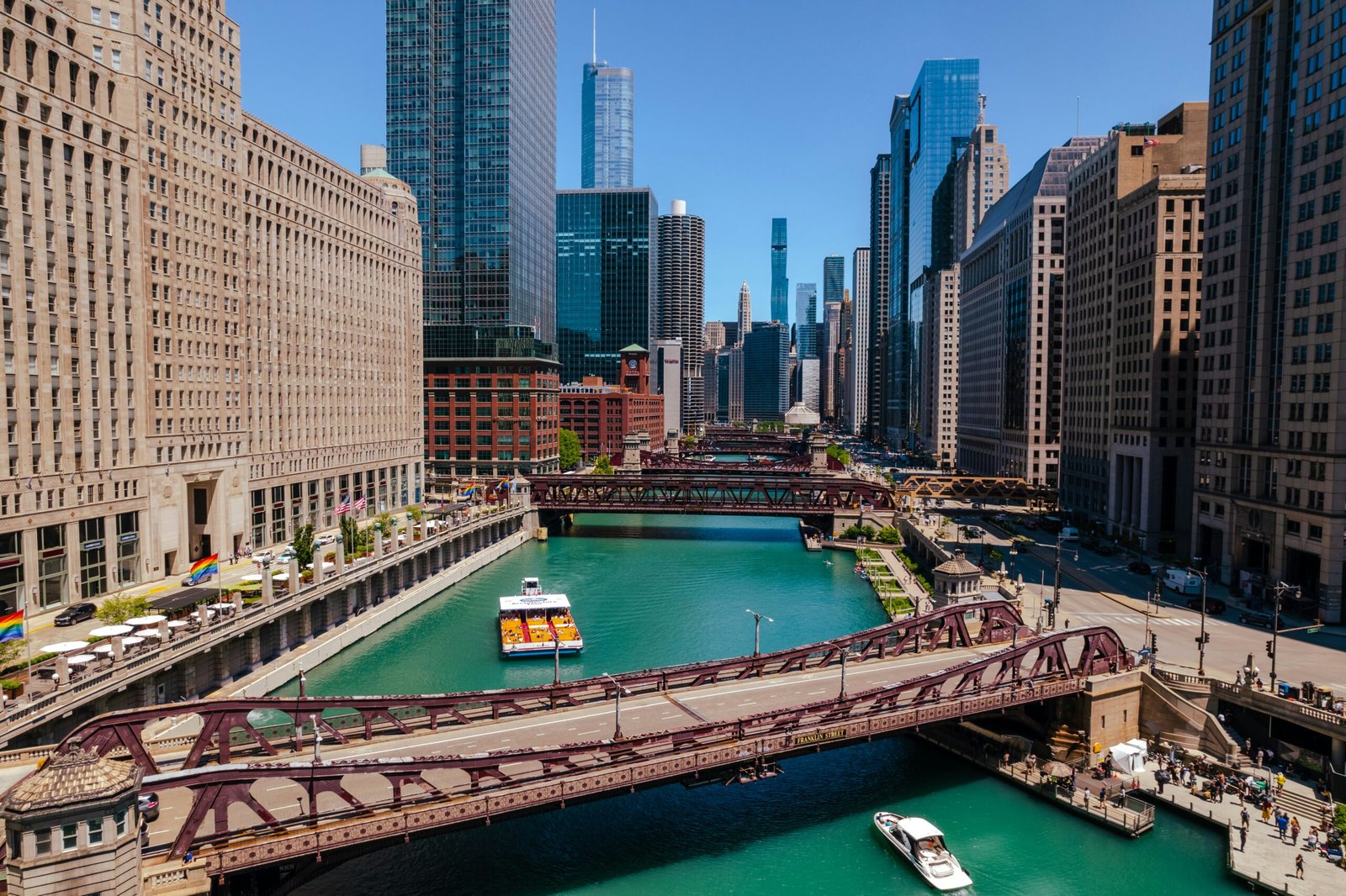 You are currently viewing Illinois Road Trip Guide: Best Routes & Stops